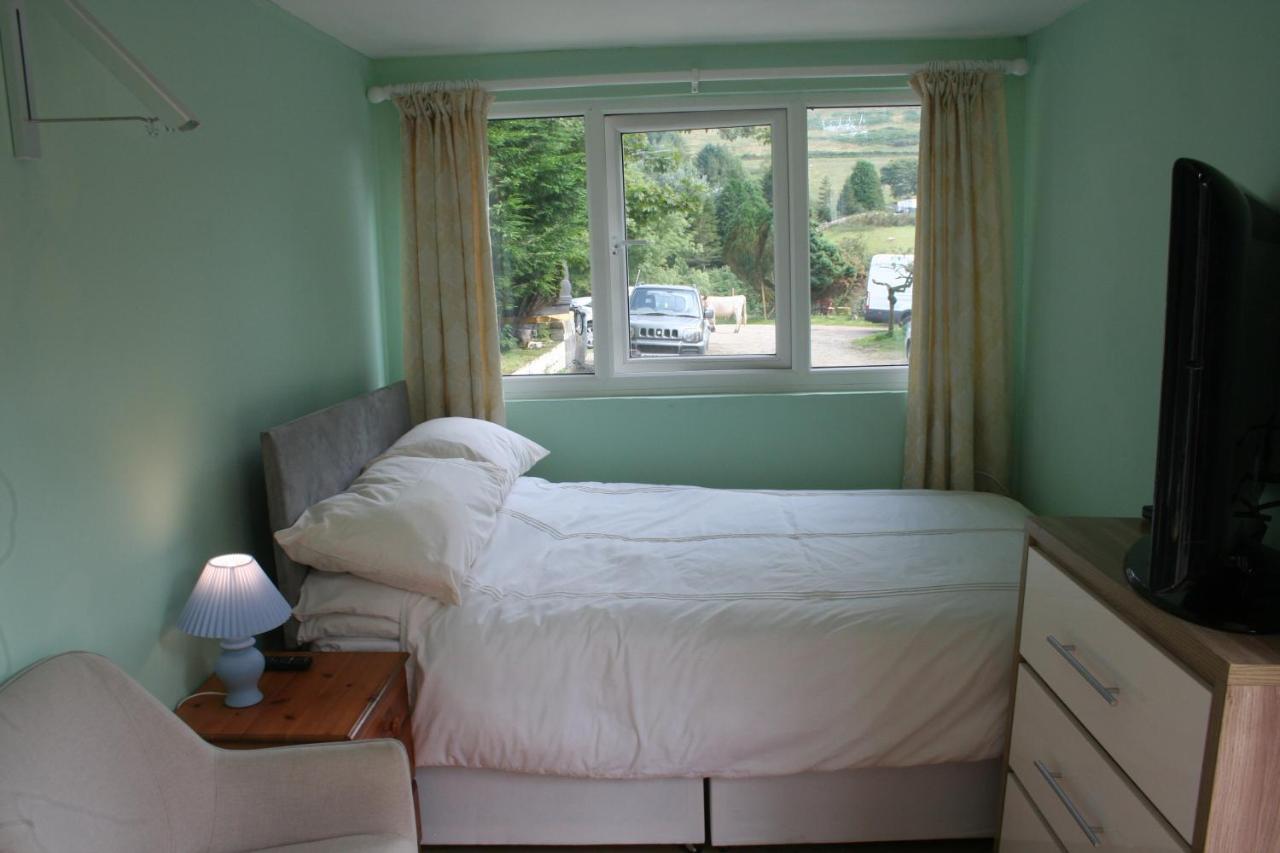 Coynant Farm Guesthouse - Farm Park Stay Swansea Room photo